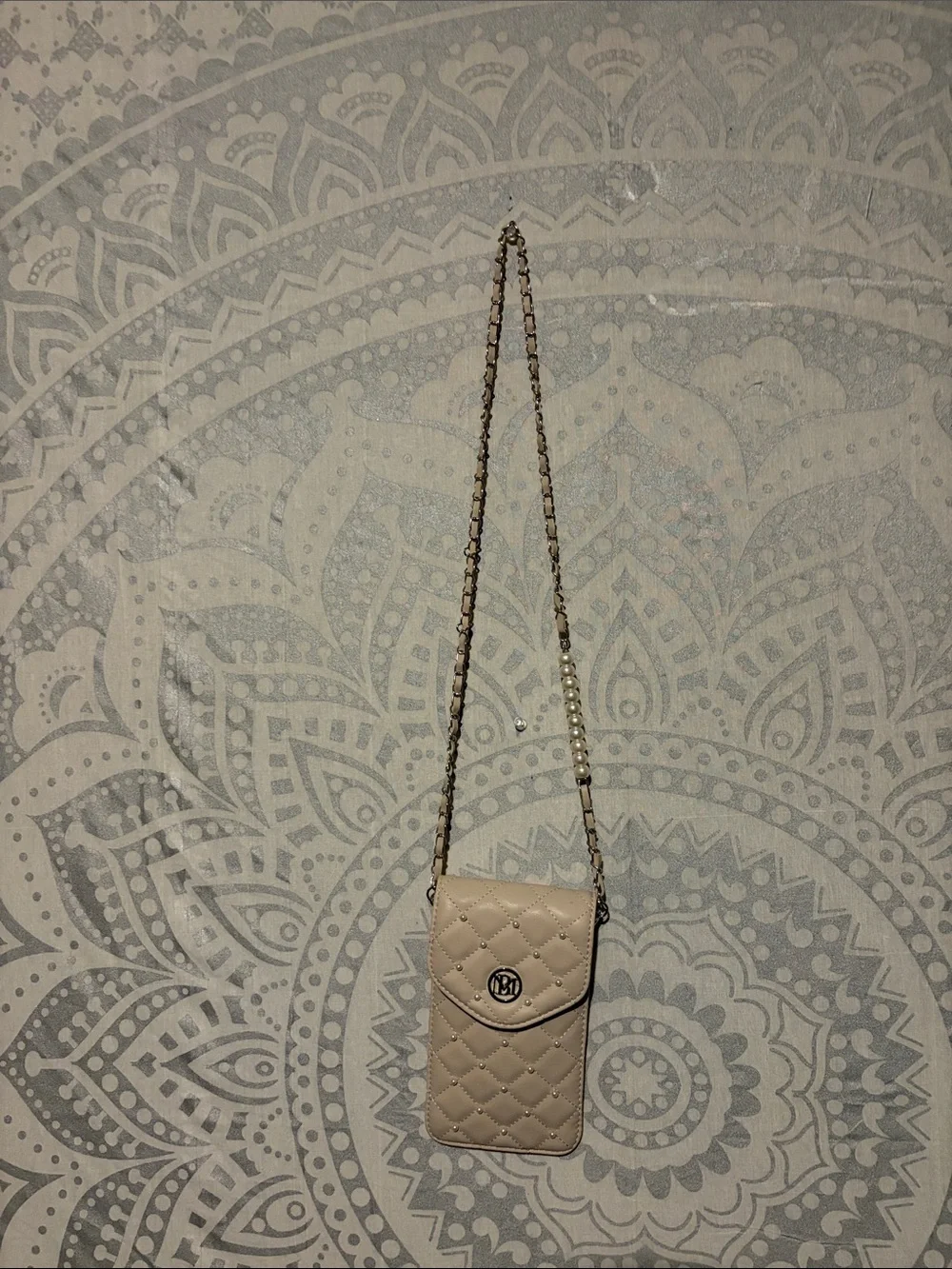Studio Badgley Mischka Pearl Embellished Quilted Phone Crossbody – Beige/Cream